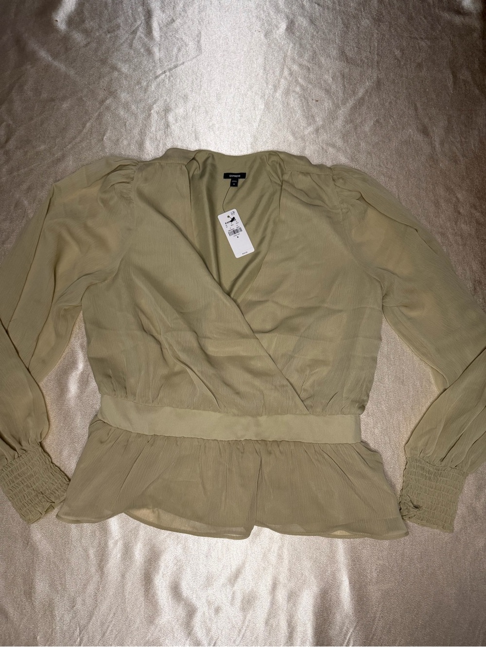 Express Elm V-Neck Smocked Cuff Peplum Top Size Medium NWT